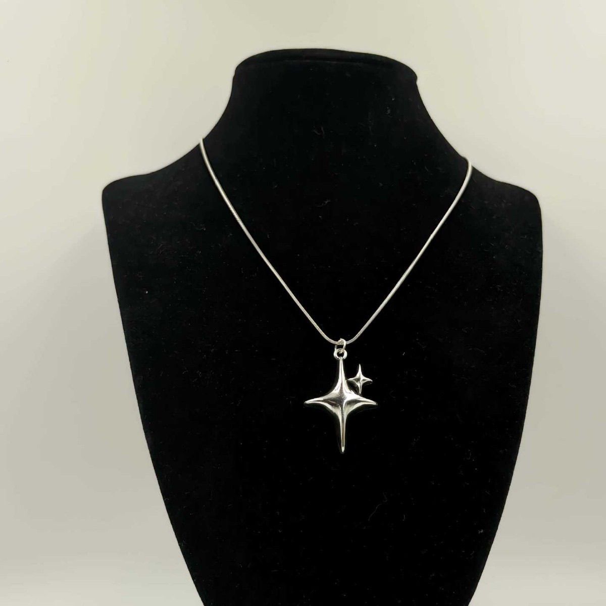Four pointed star necklace · THEGODEG